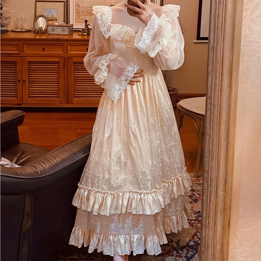 Vintage Glow Lace Satin Retro
Rose Classic Elegant Cream  princess prairie Dress